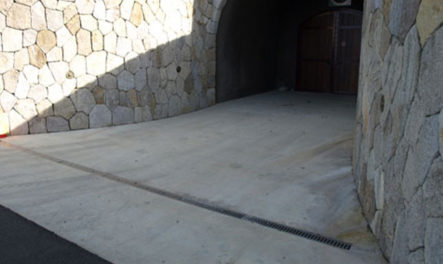 img_GoodandRetail_Wineries04